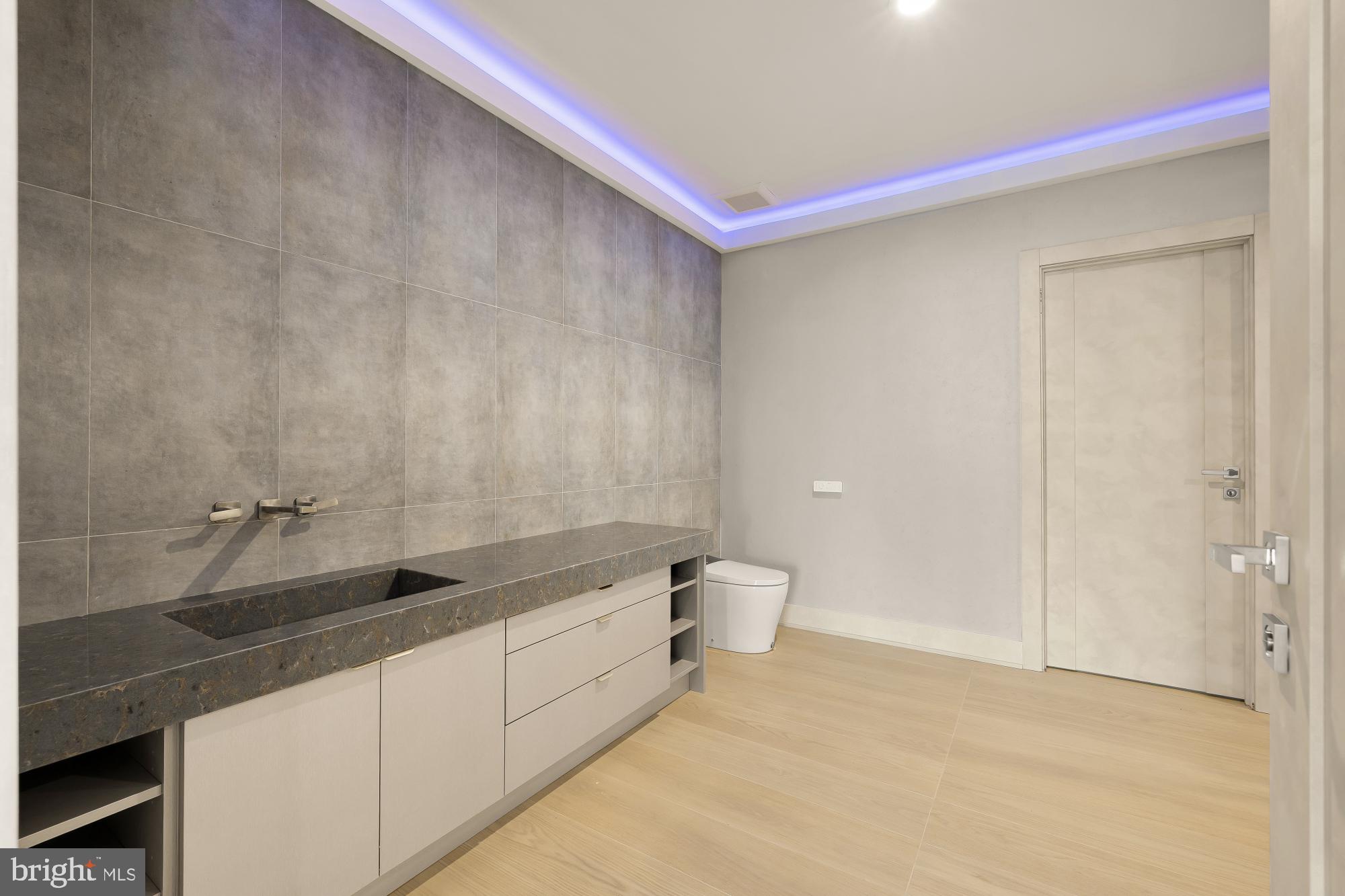 1573 WESTMORELAND STREET