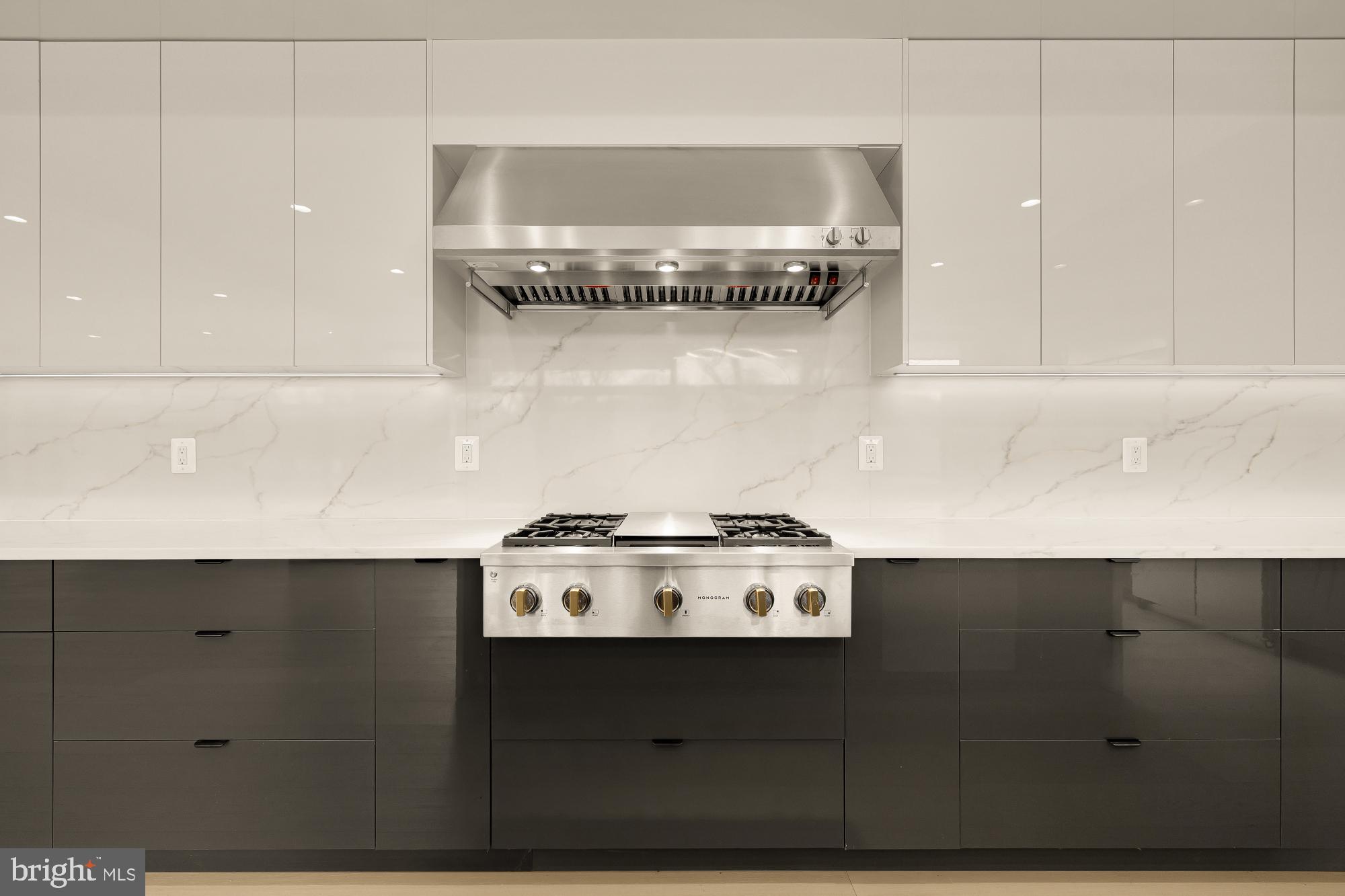 1573 WESTMORELAND STREET