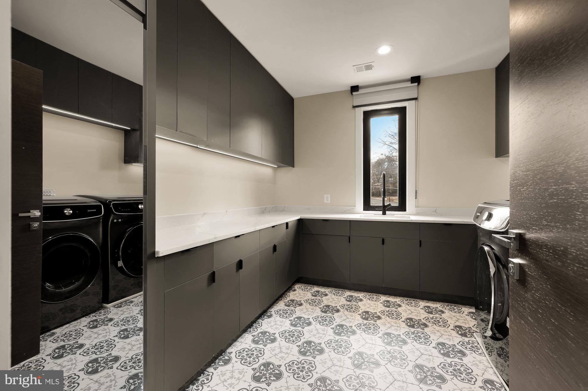 1573 WESTMORELAND STREET