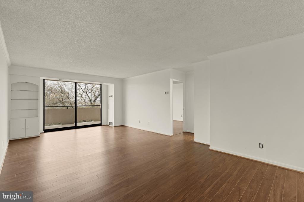 1800 OLD MEADOW ROAD 303