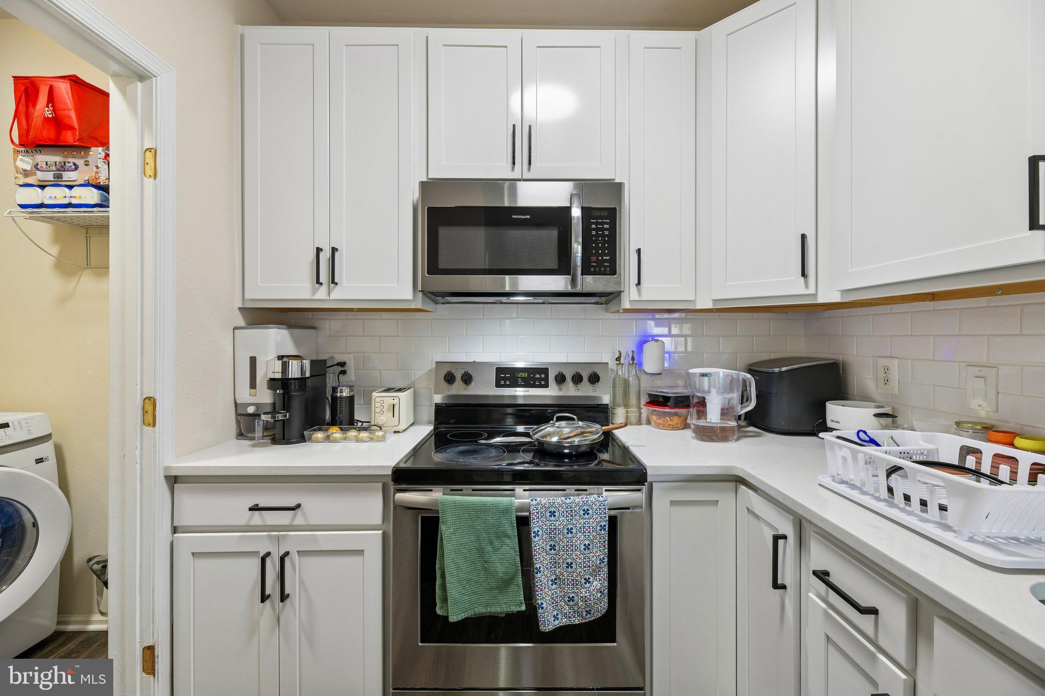 1591 SPRING GATE DRIVE 3311
