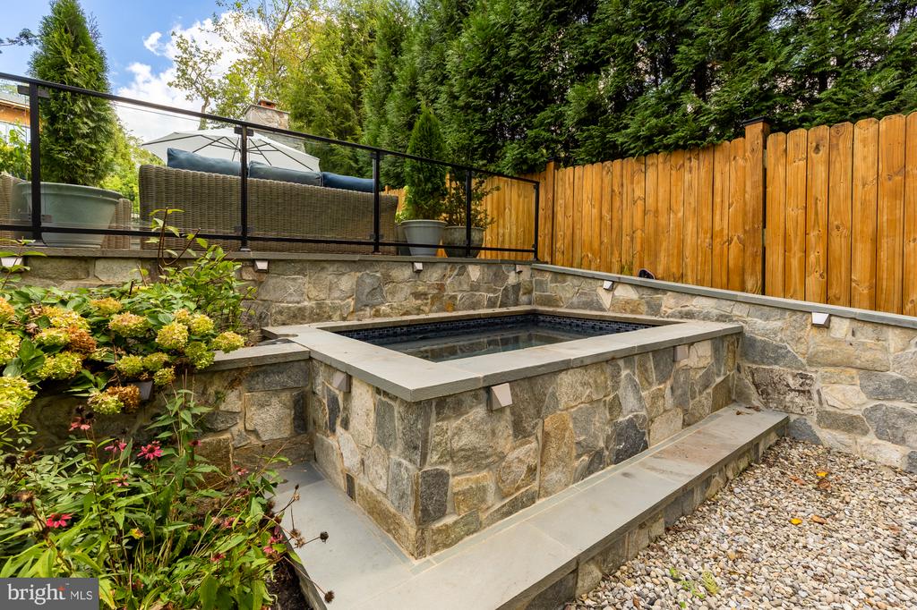 5848 ASPEN WOOD COURT