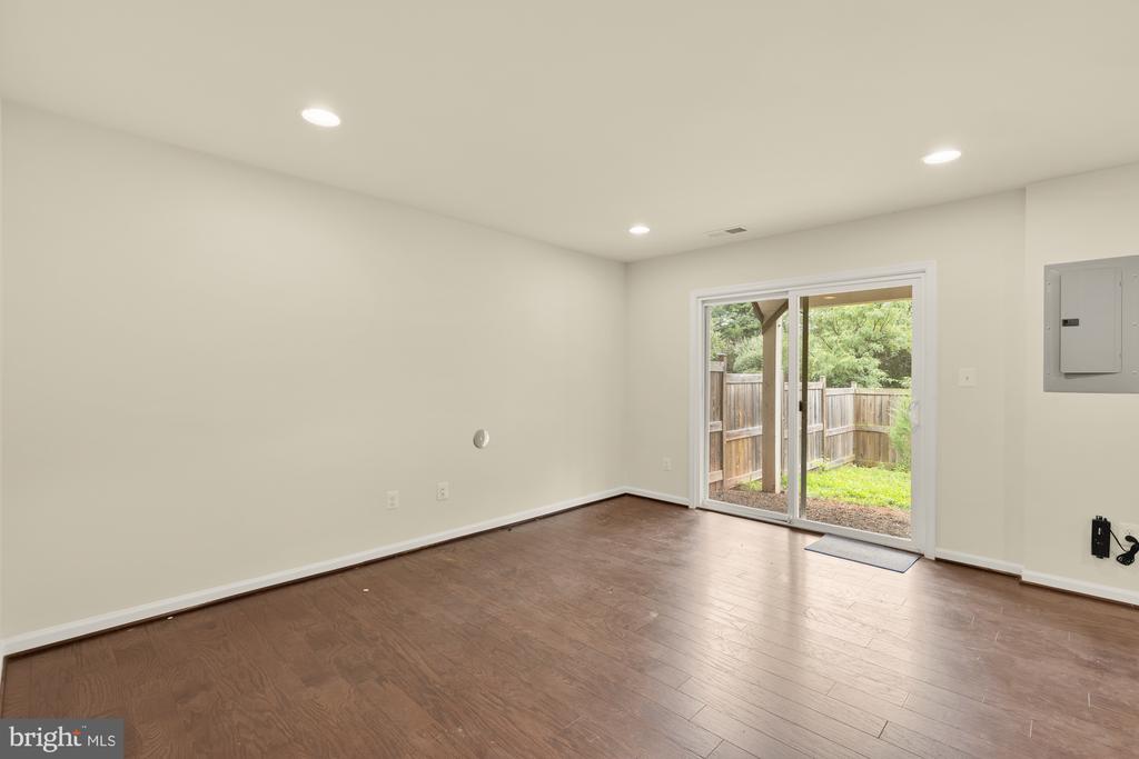 8141 HONEY BEE WAY