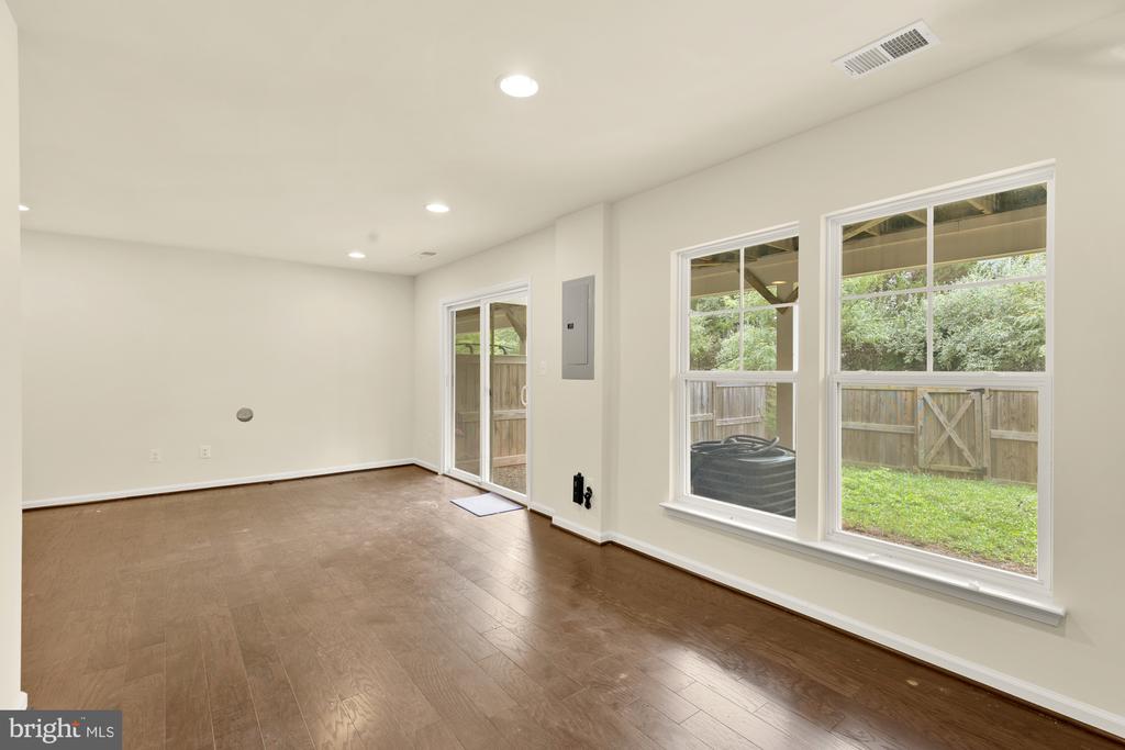 8141 HONEY BEE WAY