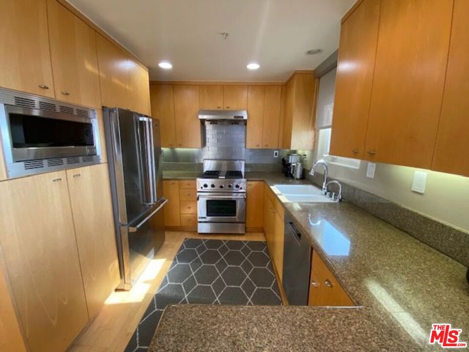 216 38th Street