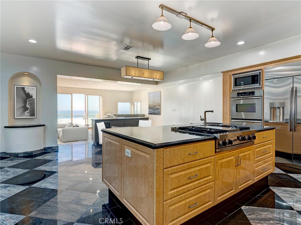 4312 The Strand