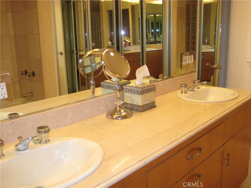 1405 Manhattan Avenue