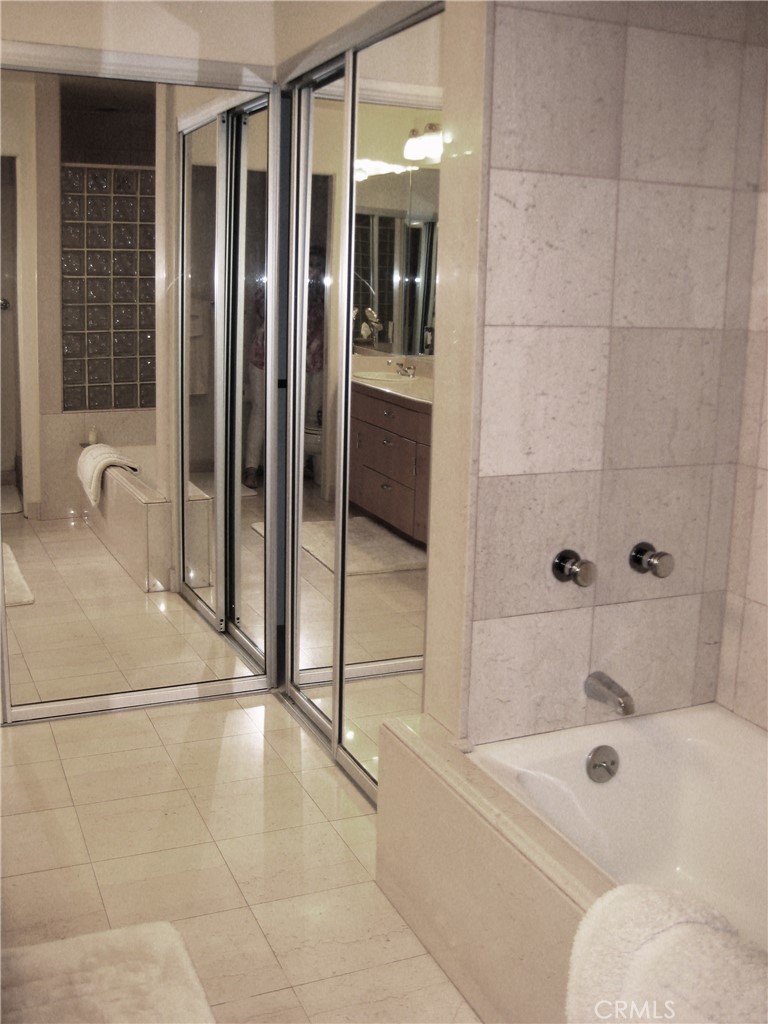 1405 Manhattan Avenue