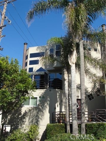 1405 Manhattan Avenue