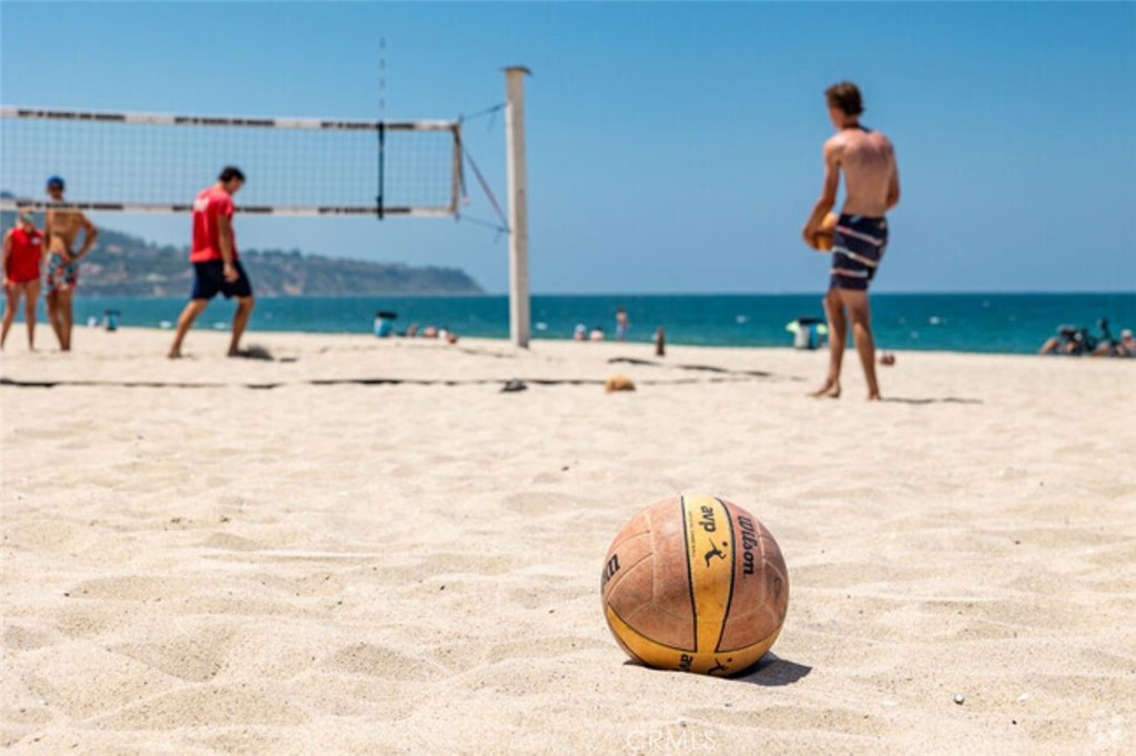 1529 Steinhart Avenue