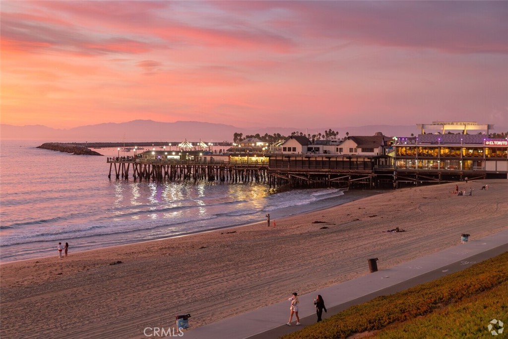 1529 Steinhart Avenue