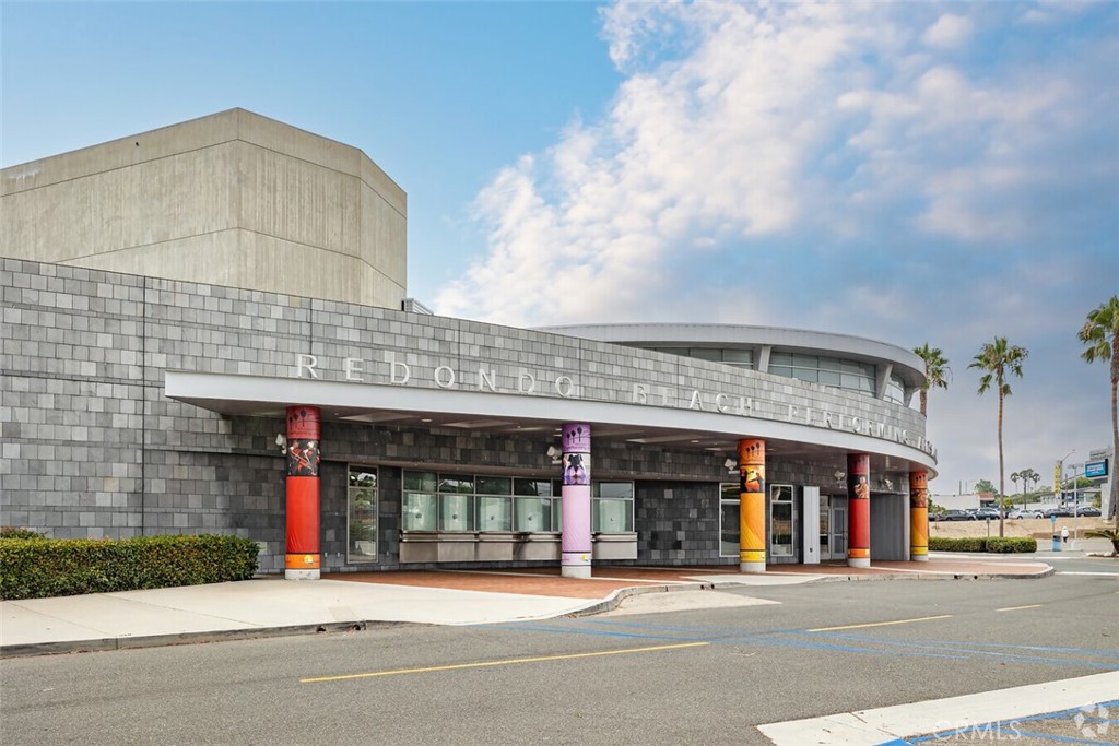 1529 Steinhart Avenue