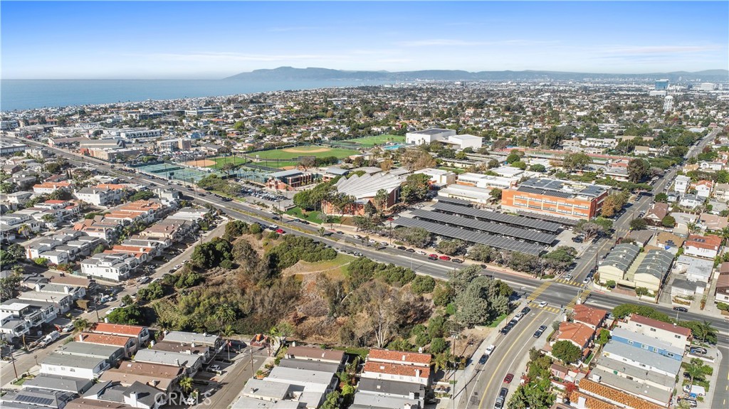 1529 Steinhart Avenue