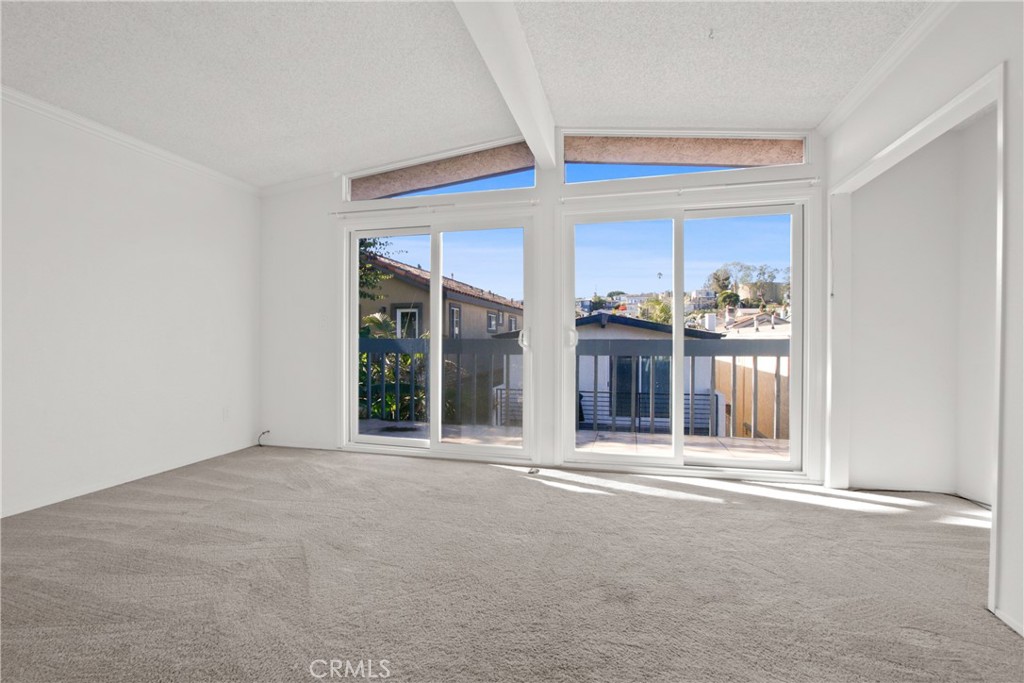 1529 Steinhart Avenue