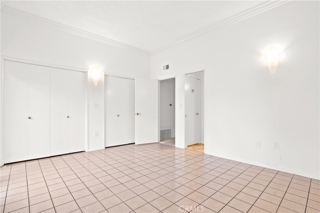 1529 Steinhart Avenue