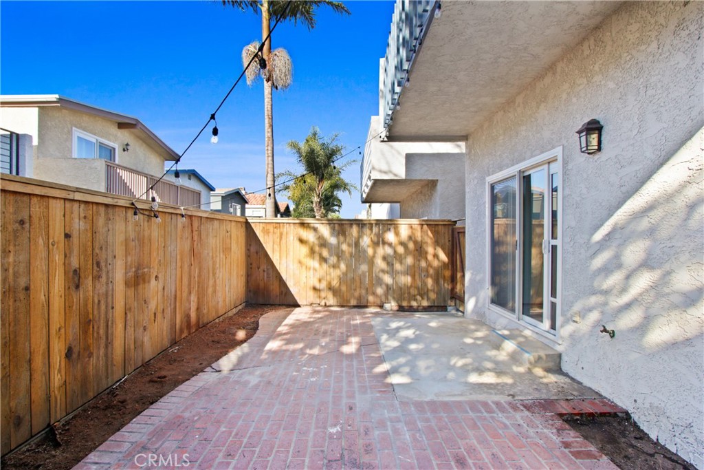 1529 Steinhart Avenue