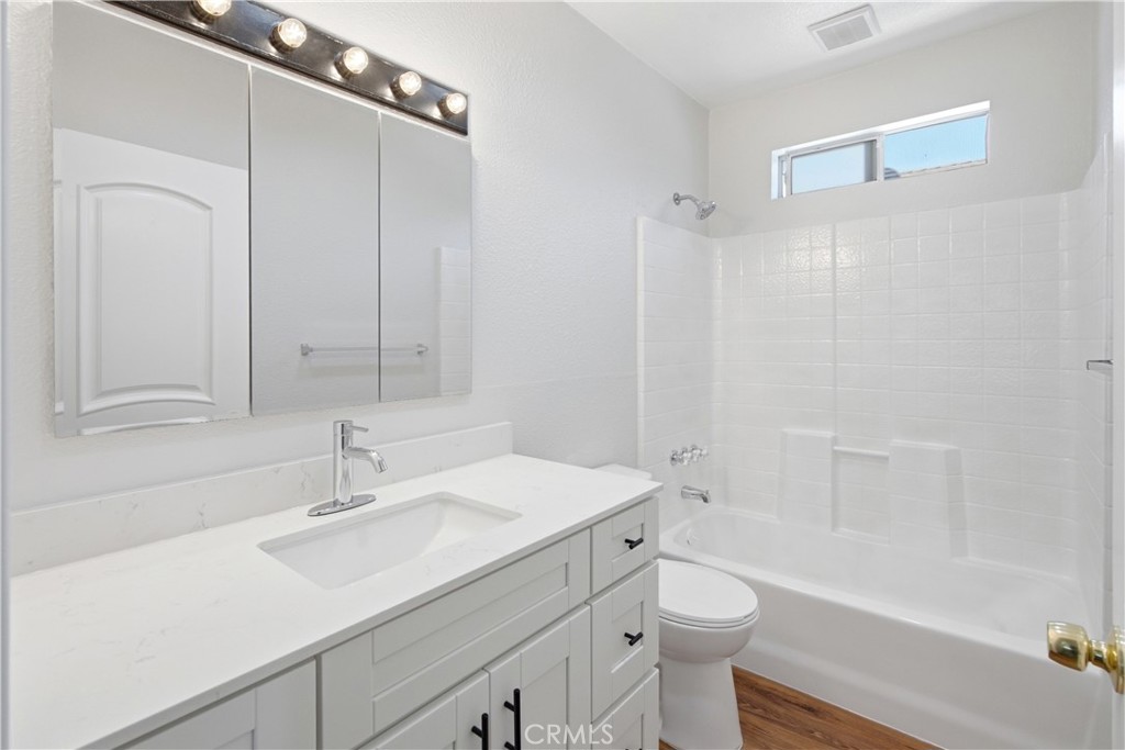 5034 W 130th