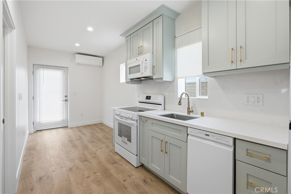 5034 W 130th