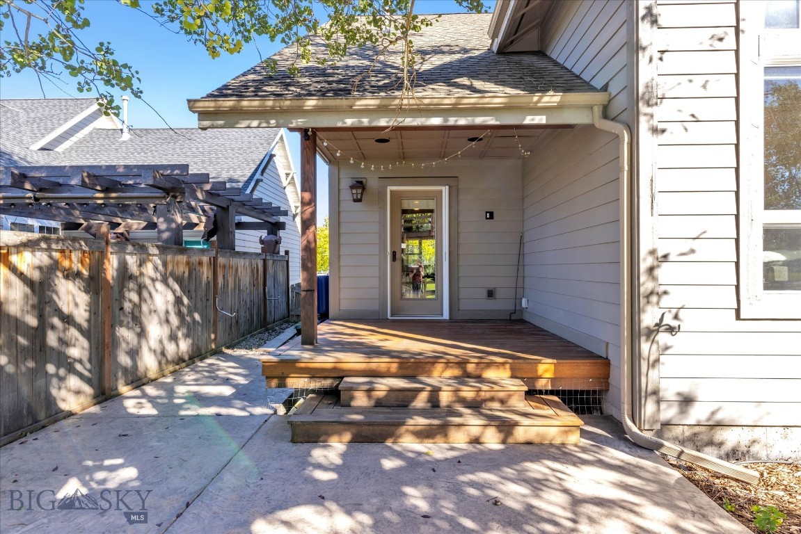 805 N Aster Avenue