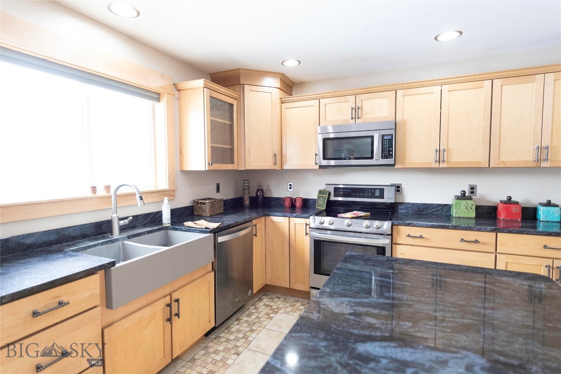 480 Prospector Trail