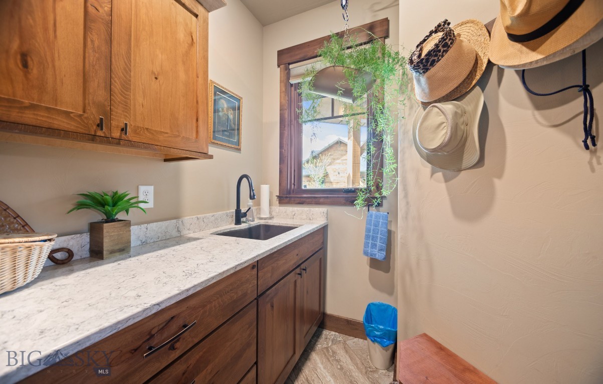 1023 Black Bull Trail