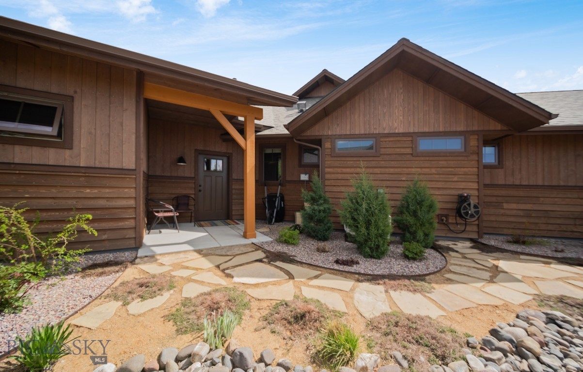 1023 Black Bull Trail