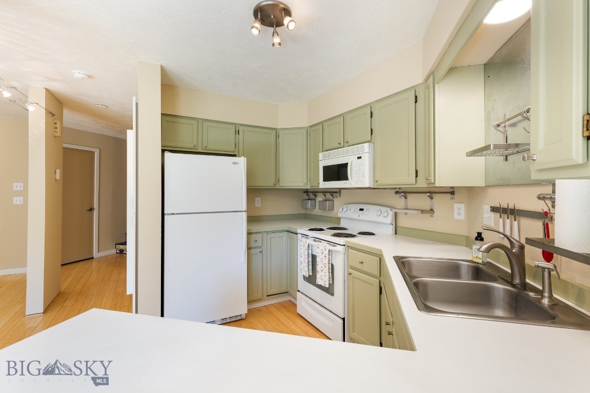 1725 W Koch Street 8