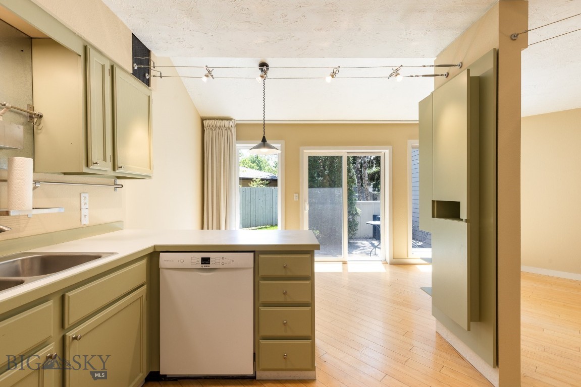 1725 W Koch Street 8