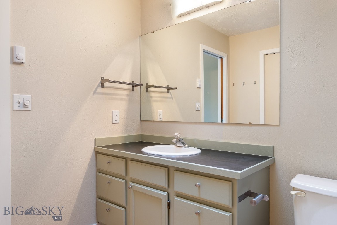 1725 W Koch Street 8