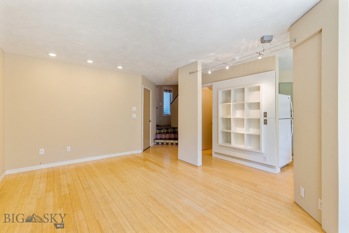 1725 W Koch Street 8