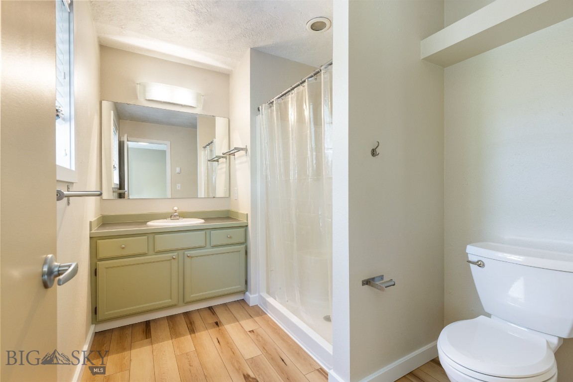 1725 W Koch Street 8