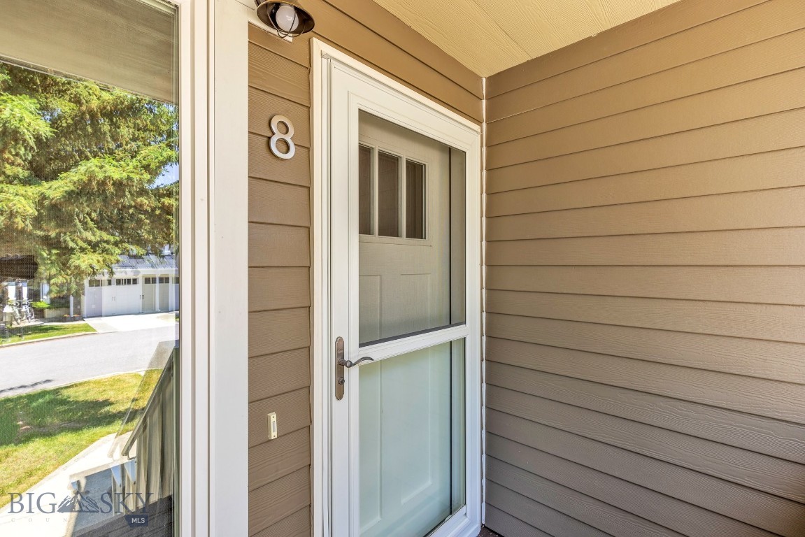 1725 W Koch Street 8