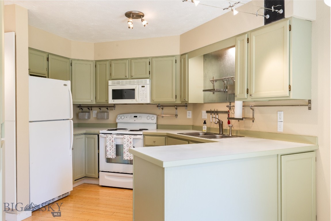 1725 W Koch Street 8