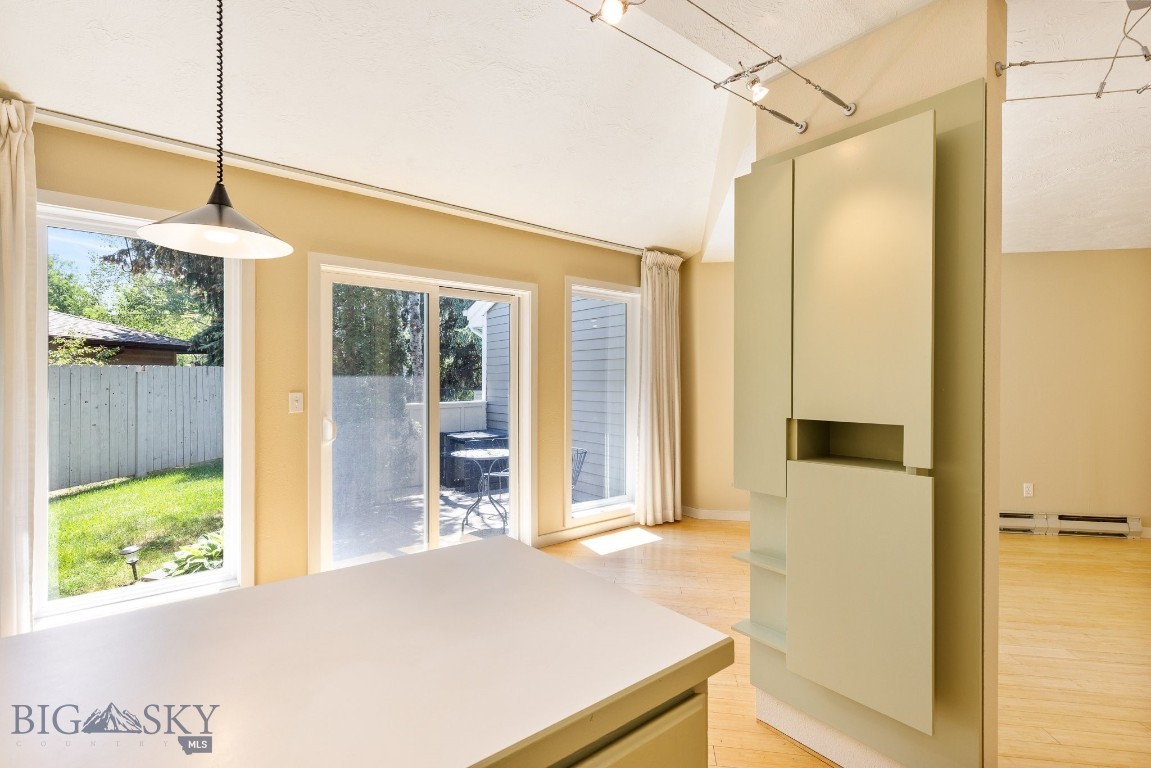 1725 W Koch Street 8