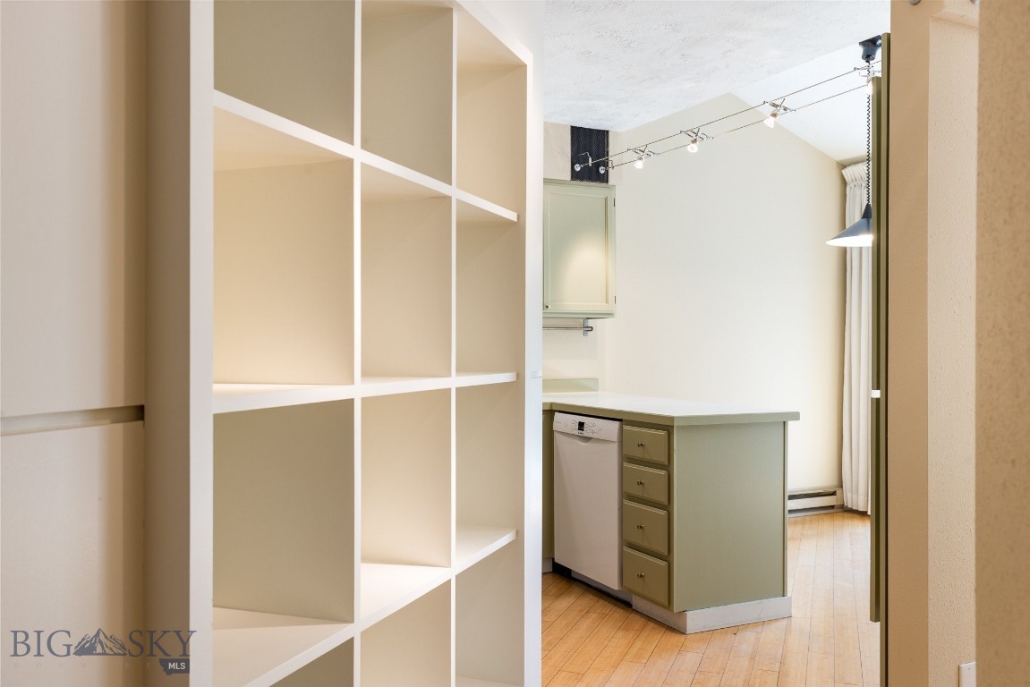 1725 W Koch Street 8