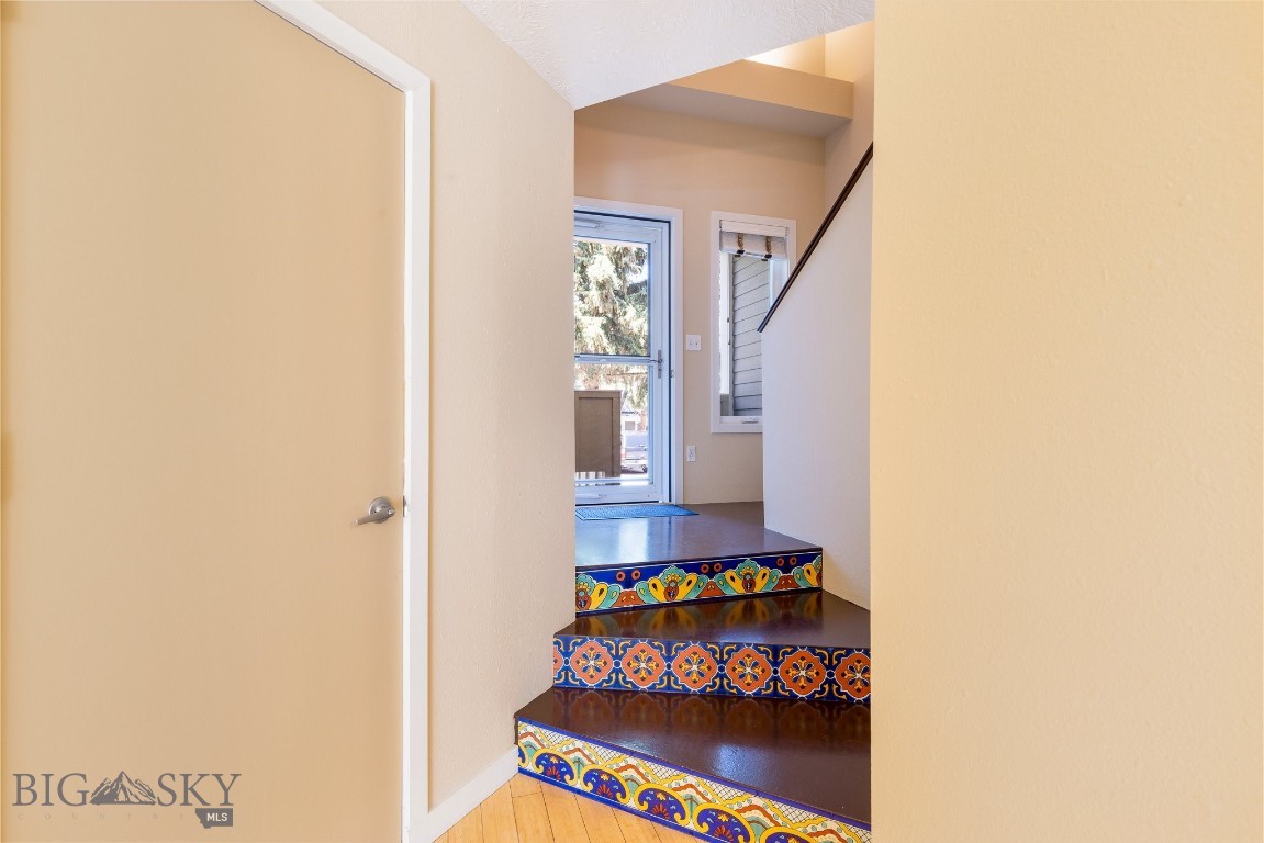 1725 W Koch Street 8