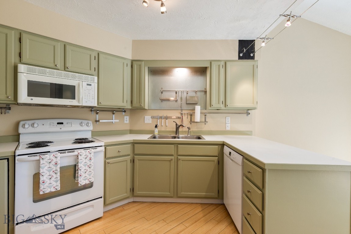 1725 W Koch Street 8