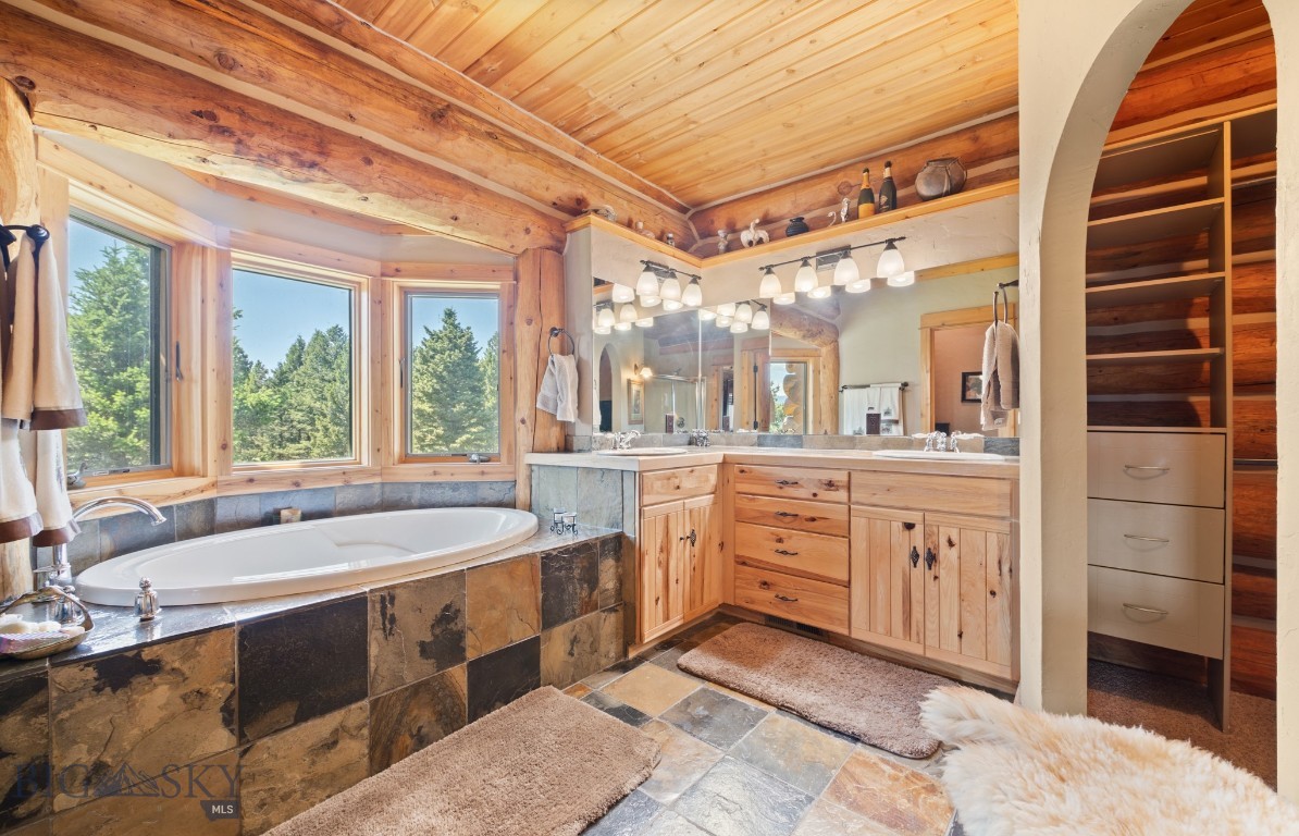 1062 Johnny Martinez Trail