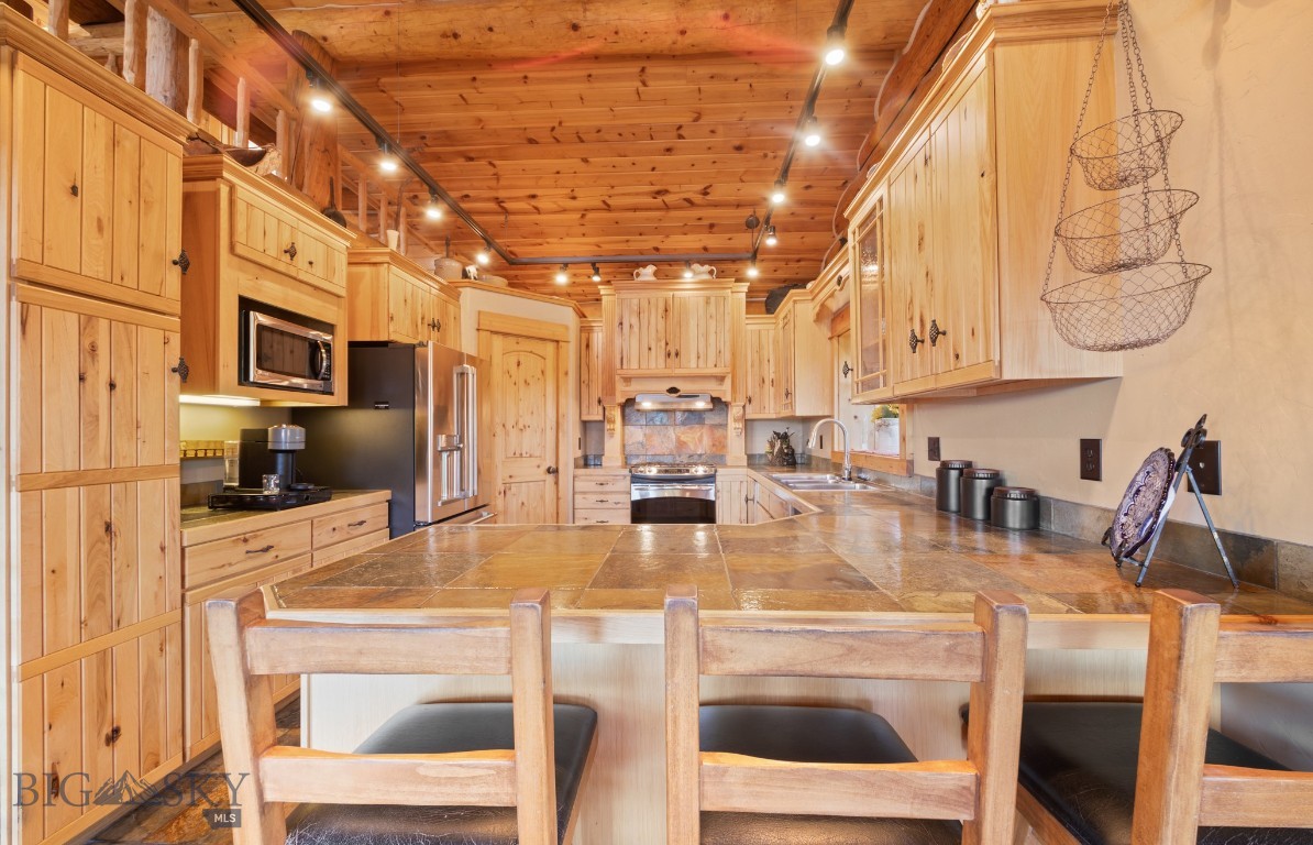 1062 Johnny Martinez Trail