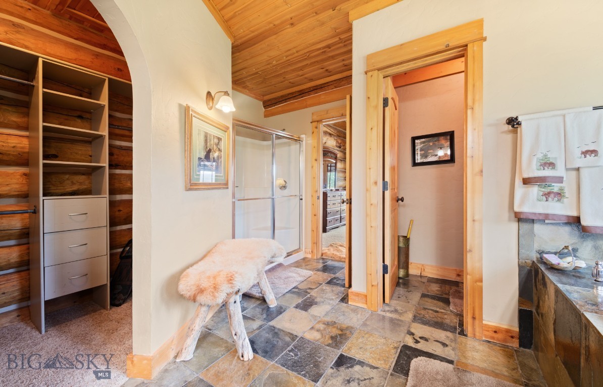 1062 Johnny Martinez Trail