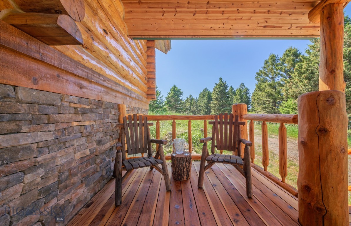 1062 Johnny Martinez Trail
