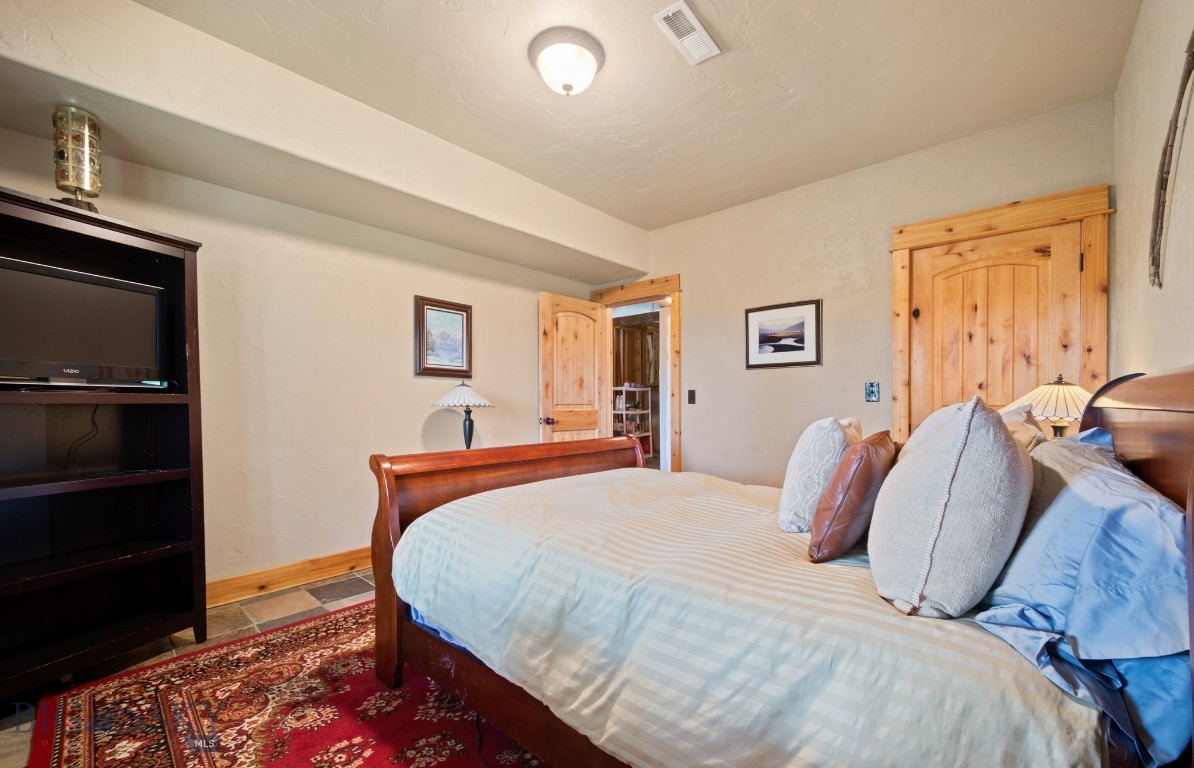 1062 Johnny Martinez Trail