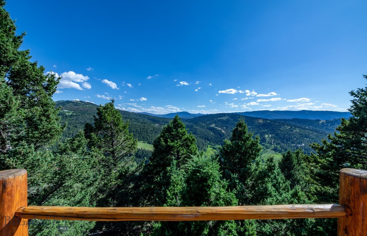 1062 Johnny Martinez Trail