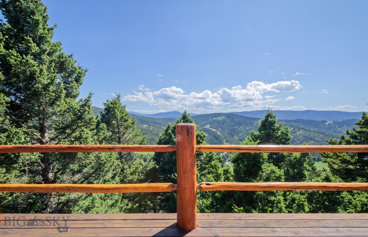 1062 Johnny Martinez Trail