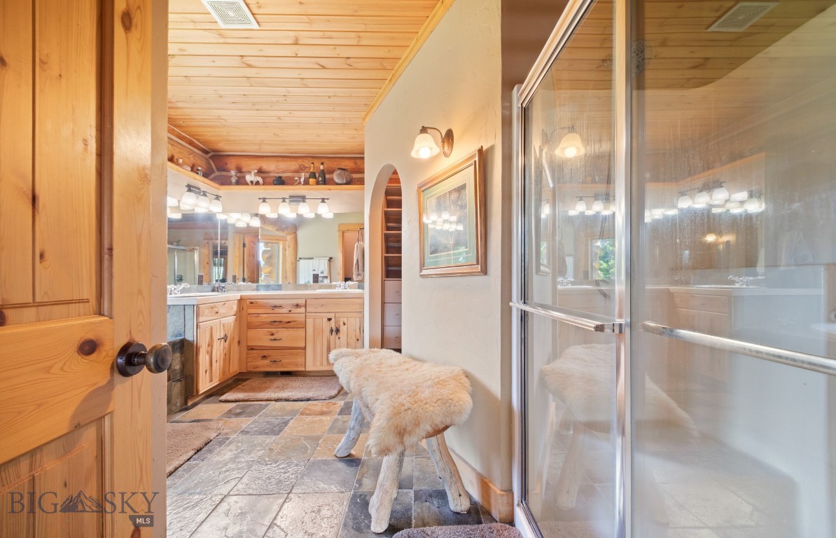 1062 Johnny Martinez Trail