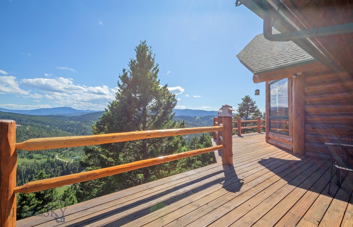 1062 Johnny Martinez Trail