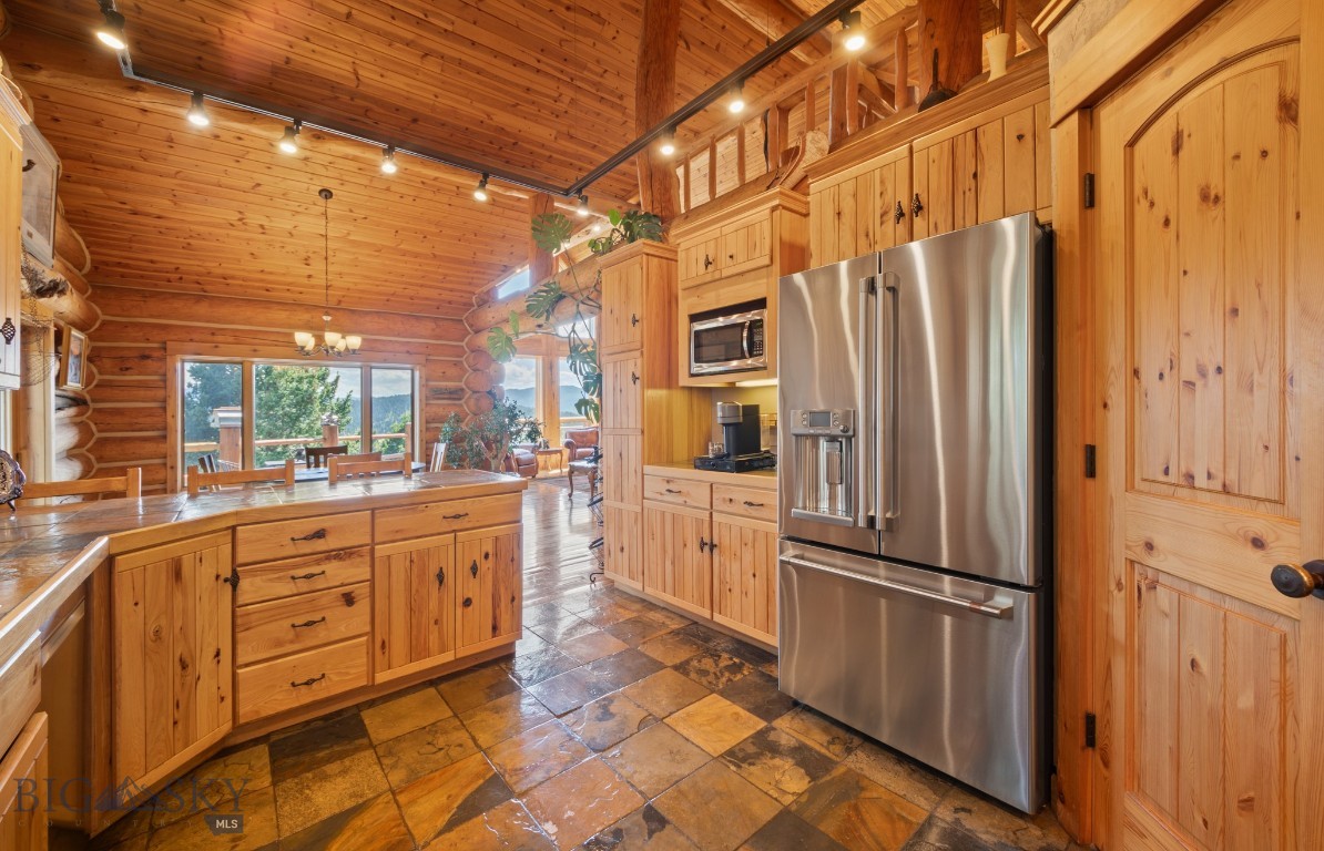 1062 Johnny Martinez Trail