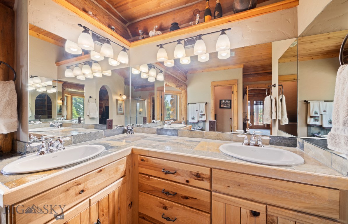 1062 Johnny Martinez Trail
