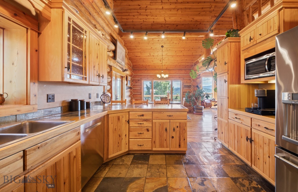 1062 Johnny Martinez Trail