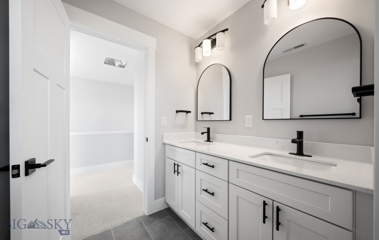 303 S Crispin Street